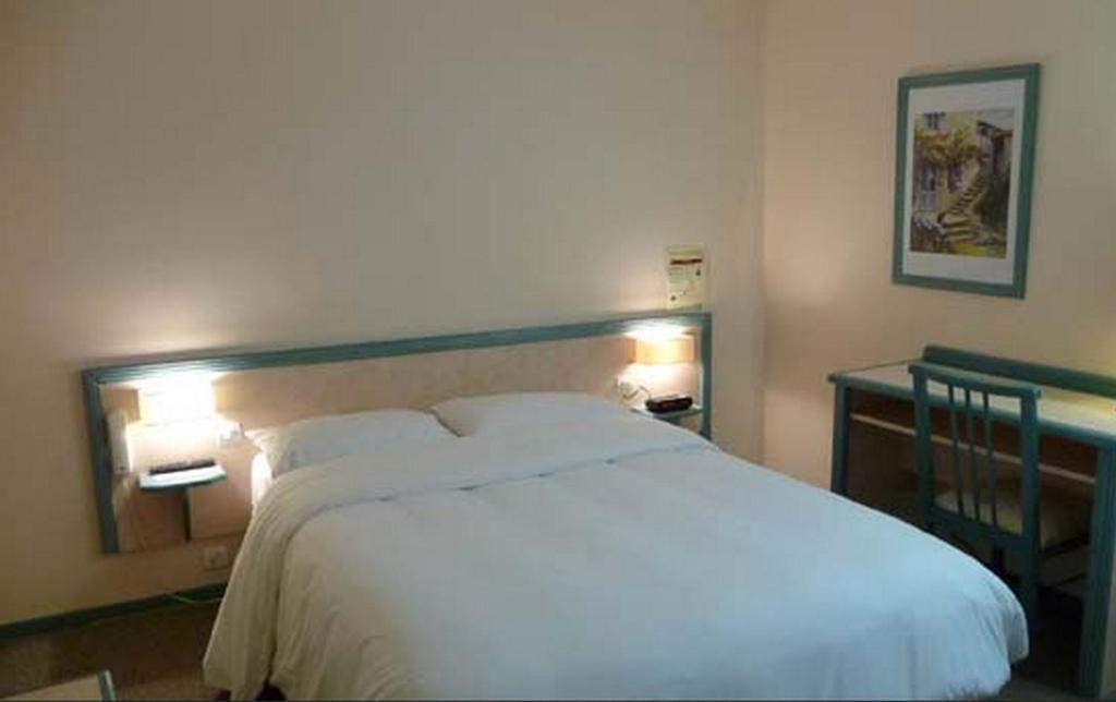 Hotel Le Chatelain Faulquemont Стая снимка